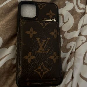 LV iPhone 11 Pro Max card case